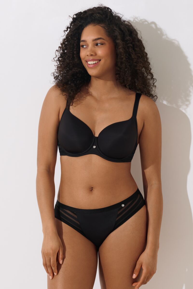 Izbirajte med modrčki za močnejše prsi, ki vam bodo zagotavljali ustrezno podporo