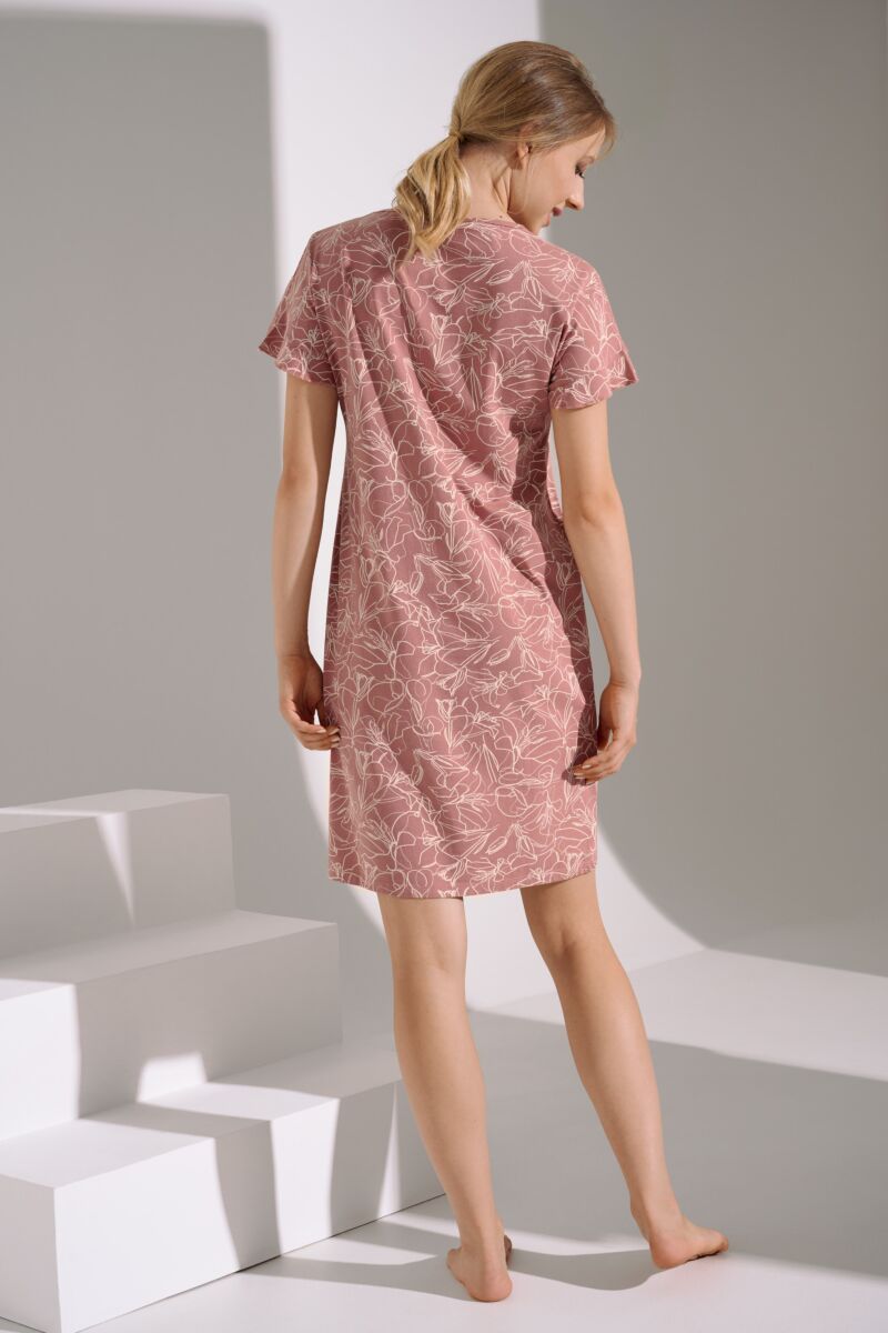 spalna srajca v roza barvi